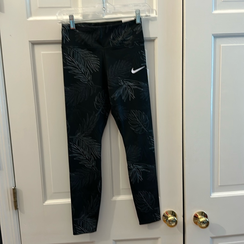 Nike black pattern leggings new with tags size small